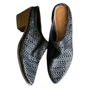 Universal Thread Black Woven slip on booties